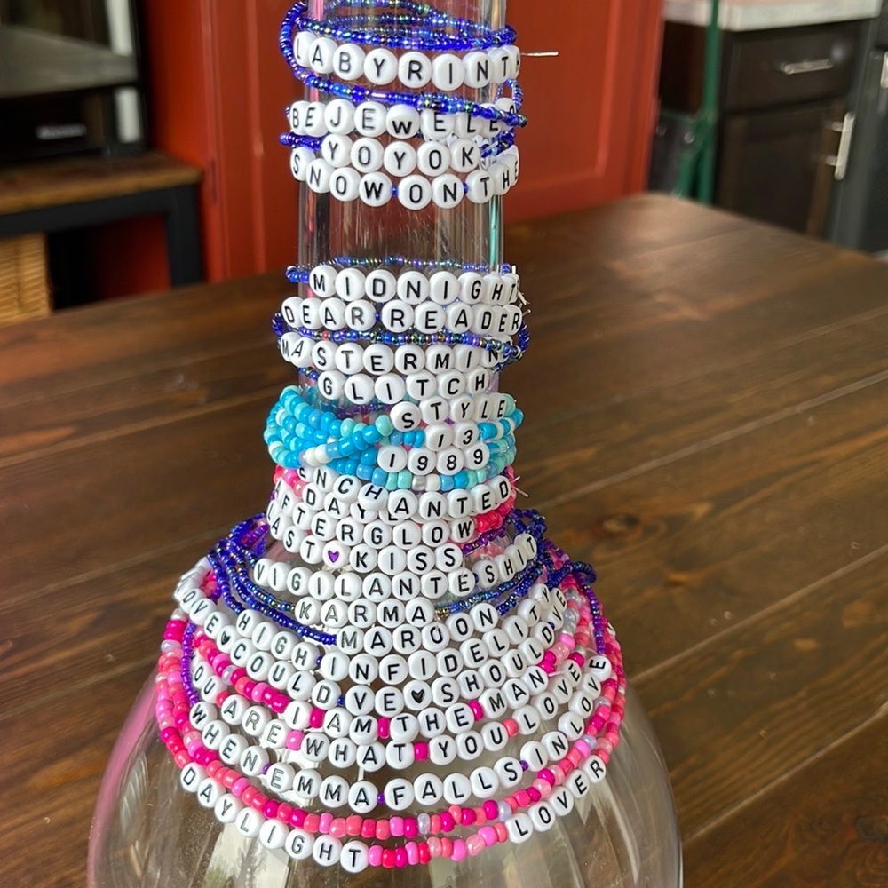 Pack of 13 Friendship Bracelets for Trading—10/13 Eras Movie Premiere Special - Picture 7 of 13